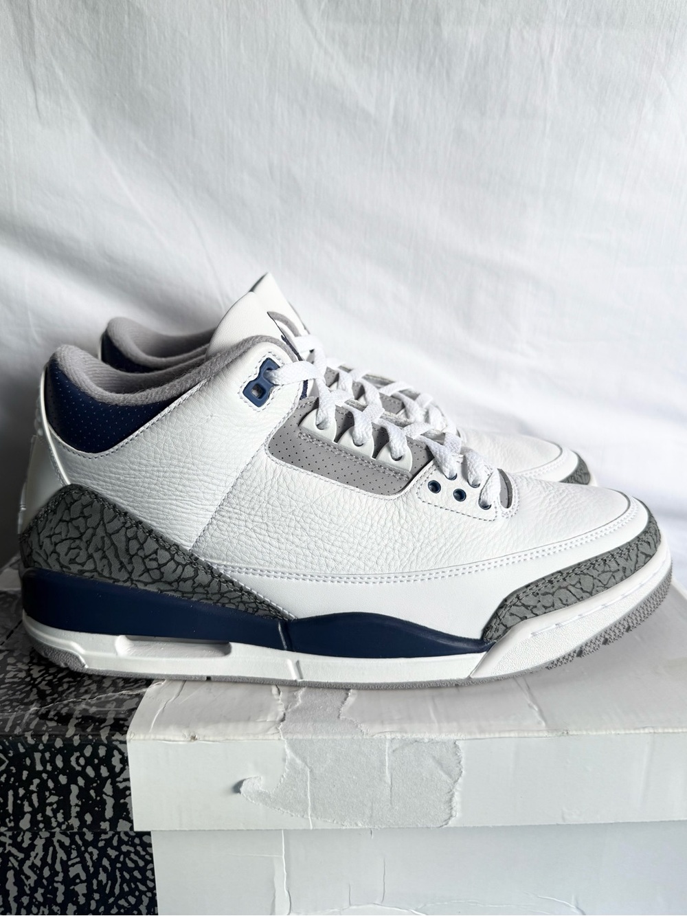 AUTHENTIC Jordan 3 Retro Midnight Navy size 10.5 CT8532-140 2023 VNDS
